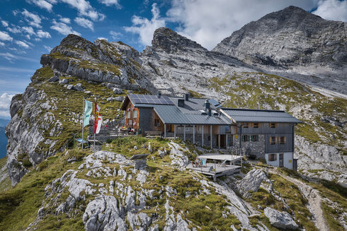 Startpunkt des Kettersteigs ist die Passauer Hütte