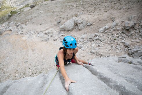 Sport climbing in Seefeld along a crack in the rock