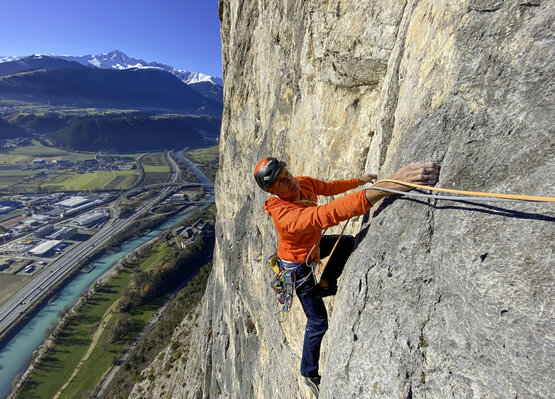 Mike Gabl in der Route "Tschi Tschi" an der Martinswand bei Innsbruck Mike Gabl in der Route "Tschi Tschi" an der Martinswand bei Innsbruck