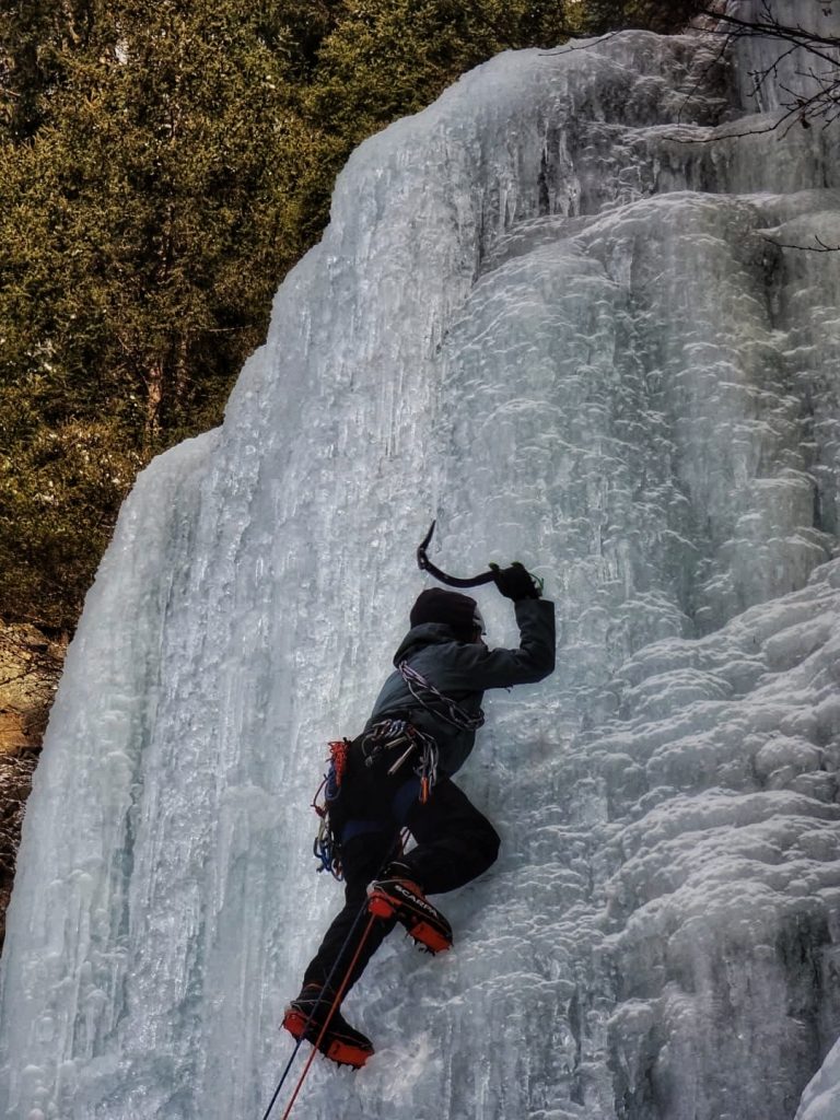 Max Gschaider am Klockelfall im Pitztal. Foto: Lukas Jostl