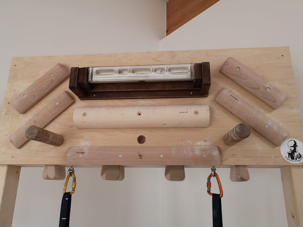 Gym: Das vordere Fingerboard, Foto: Martina Scheichl | Climbers Paradise