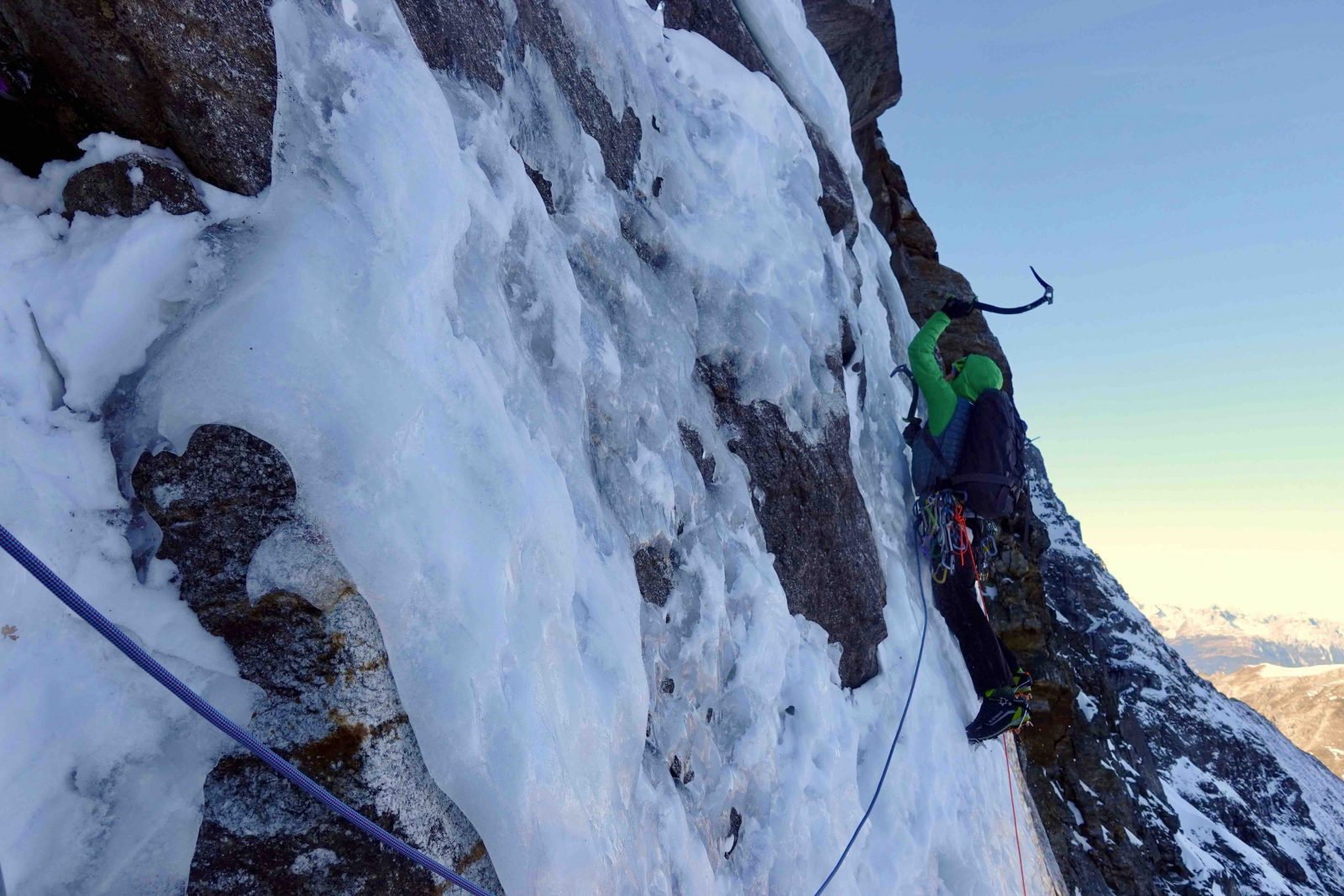 Sagwand-Nordwan, dünnes Eis vor allem am Beginn der Route, Foto: Ines Papert und Luka Lindič | Climbers Paradise