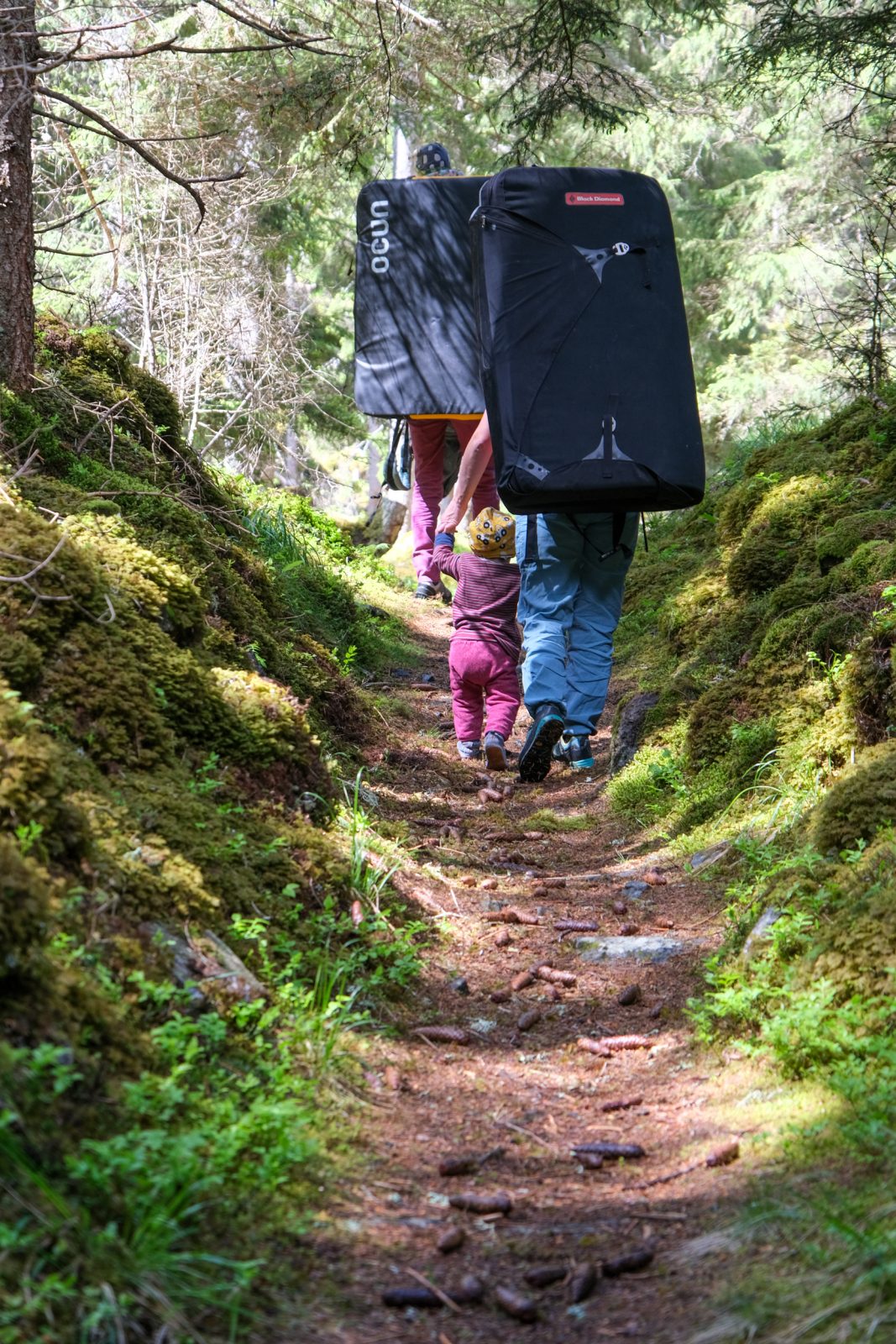 Bouldern im familienfreundlichen Gebiet Mandlers Boden im Pitztal, Foto: Simon Schöpf