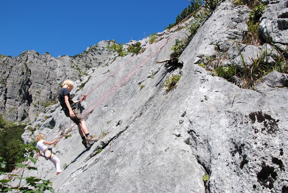 Idealer Startpunkt für Kinder und Familien: Der Kaiserklettergarten unweit der Gaudeamushütte. Foto: TVB Wilder Kaiser