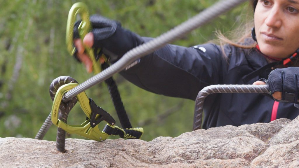 Klettersteigtutorial-Klettersteigset, Karabiner, Foto: Alpsolut, Österreichischer Alpenverein | Climbers Paradise